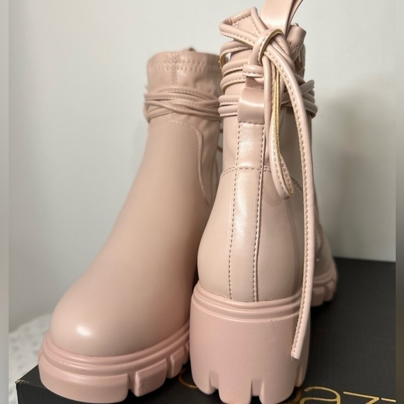 NWT SHOE DAZZLE NEW In Box - Shoedazzle Blush Platform Boots! - Picture 6 of 12